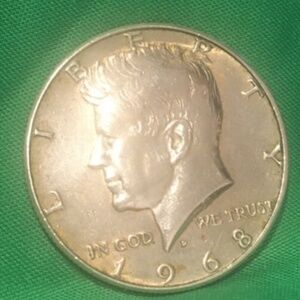A 1968 D Kennedy Half Dollar 40% SILVER US Mint "About Uncirculated"203946509922